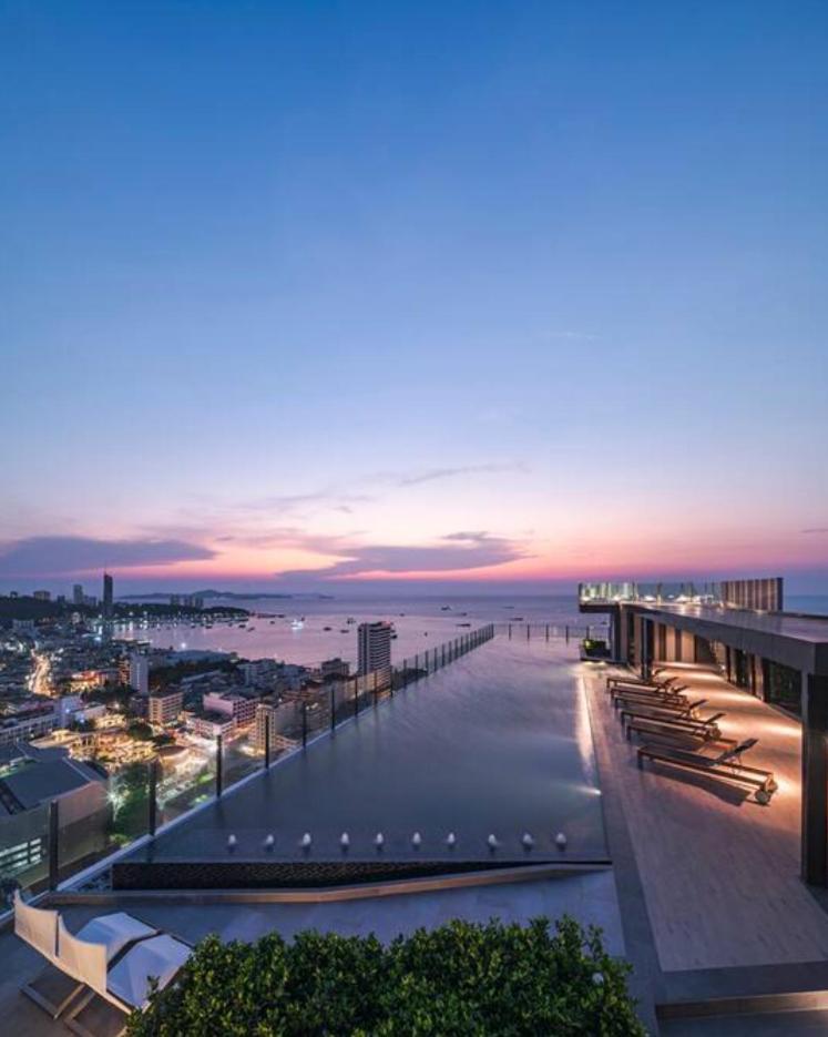 Apartment The Base Pattaya: Infinity Pool Near Walking Street *