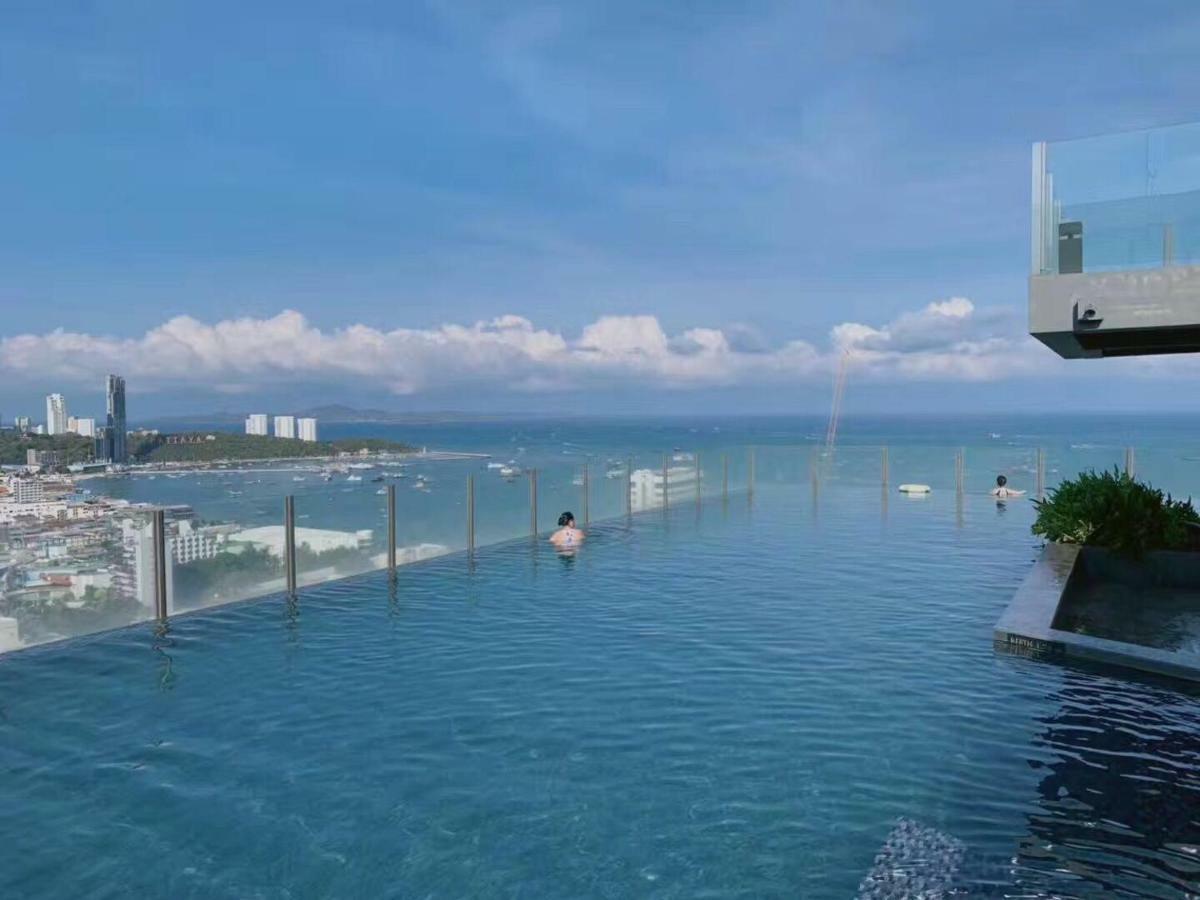 Apartment The Base Pattaya: Infinity Pool Near Walking Street *